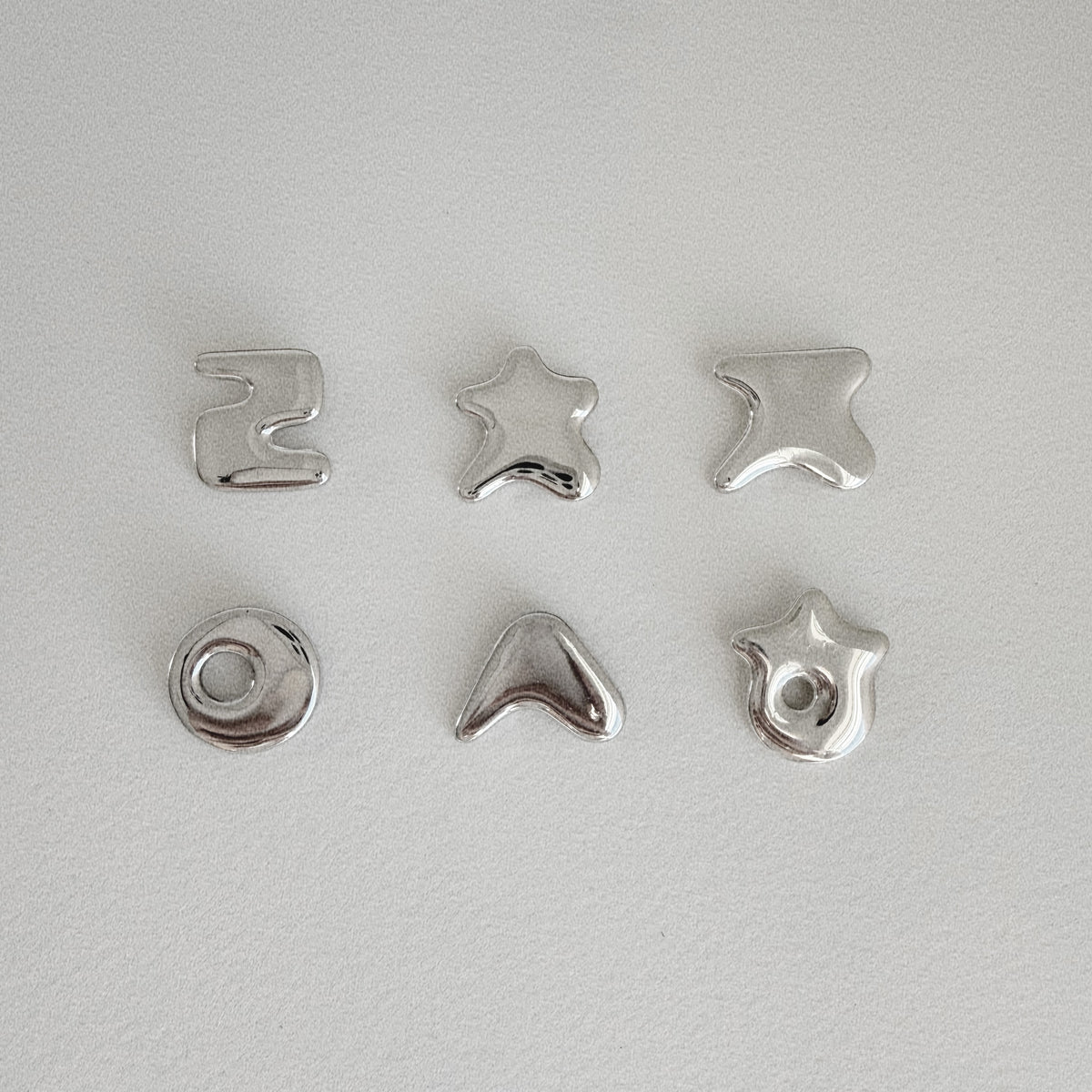 Modern Puffy Bubble Korean Hangul initial pendants by BY L’AIMÉ NEW YORK, unique 14k gold jewelry inspired by Korean alphabet heritage in New York.